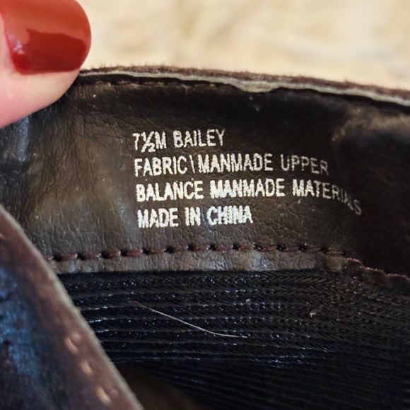 Stylish Black Ankle Boots - Picture 5 of 6